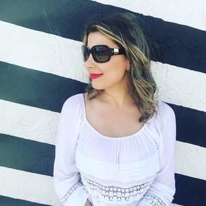 Meet your Posher, Larissa